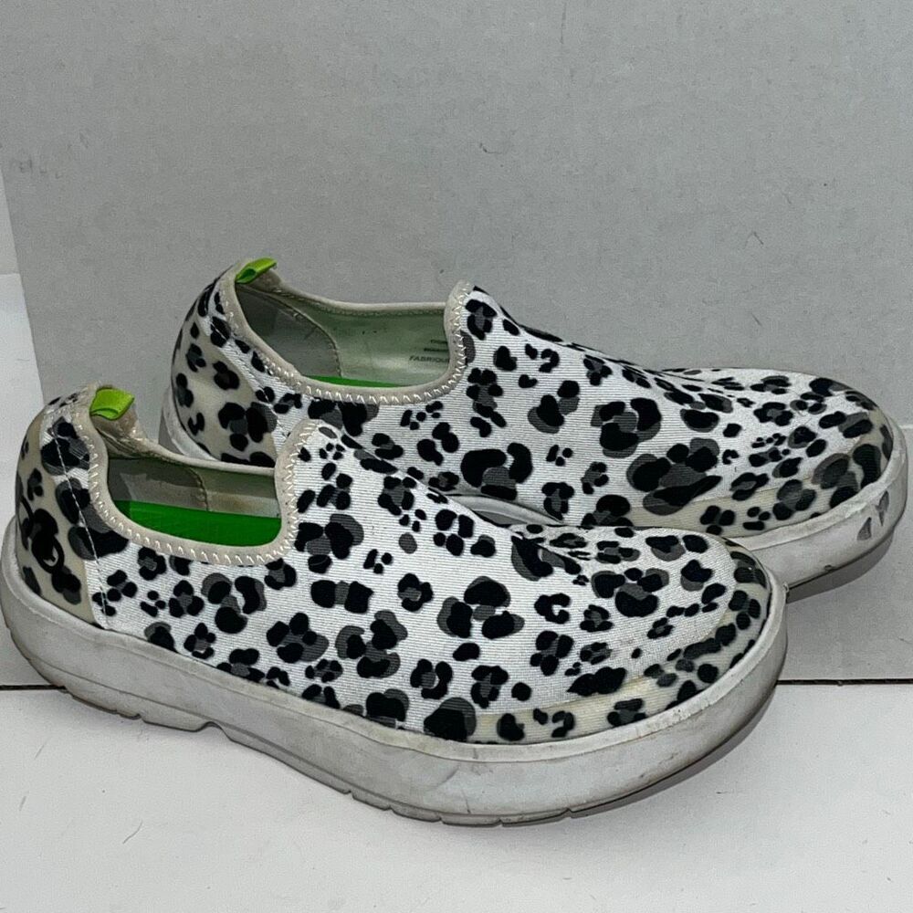 OOFOS Women's Black White OOmg Eezee Low Snow Leopard Recovery Shoes Size W9